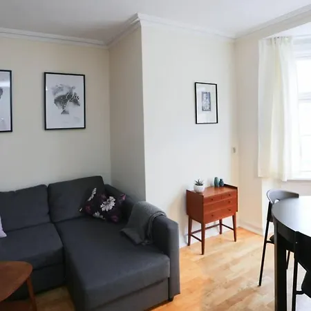 Spacious, Bright With Balcony For Up To 4 Guests * Copenhagen