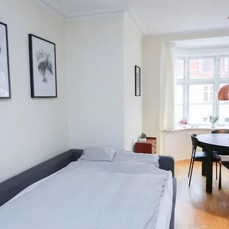 Spacious, Bright With Balcony For Up To 4 Guests Copenhagen