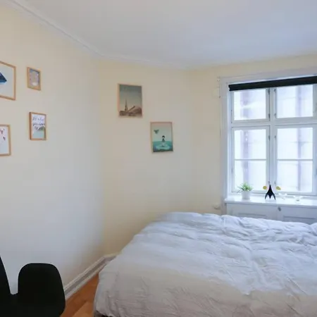 Spacious, Bright With Balcony For Up To 4 Guests Apartment